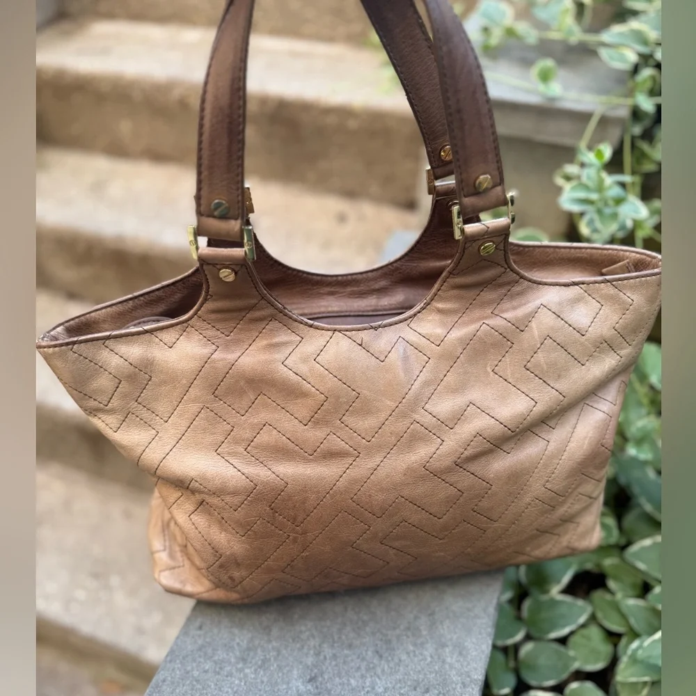 Gorgeous leather Tory Burch zip top Elegant Tan Tote with T stitching